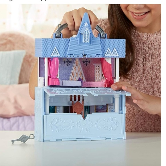 Disney Frozen 2- Pop Adventures Arendelle Castle Playset - Picture 2 of 5